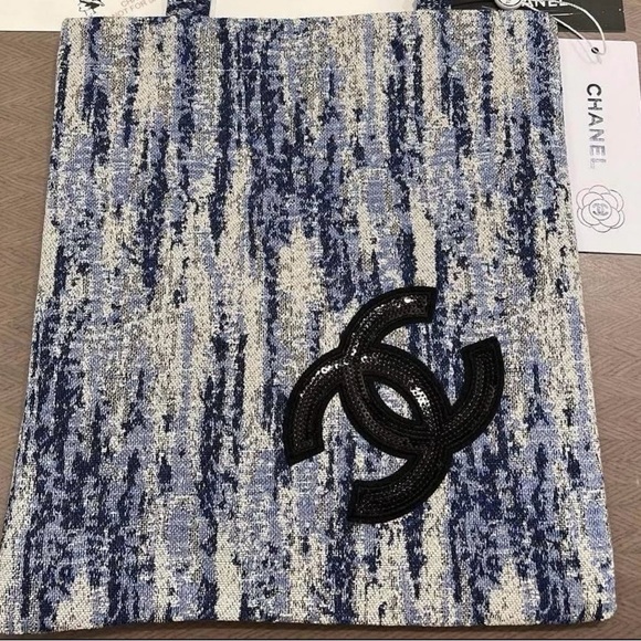 Textured Blue and Black Tote Bag - Picture 5 of 5